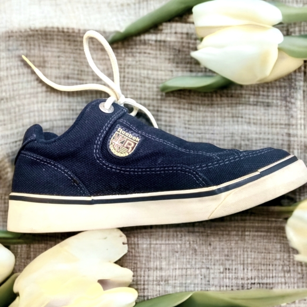 Reebok Classic Sneakers in Athletic Navy/White Size 7